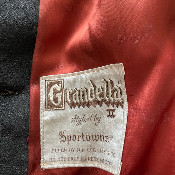 Vintage women’s faux fur coat size 6 (fits a small/medium) - Picture 3 of 5